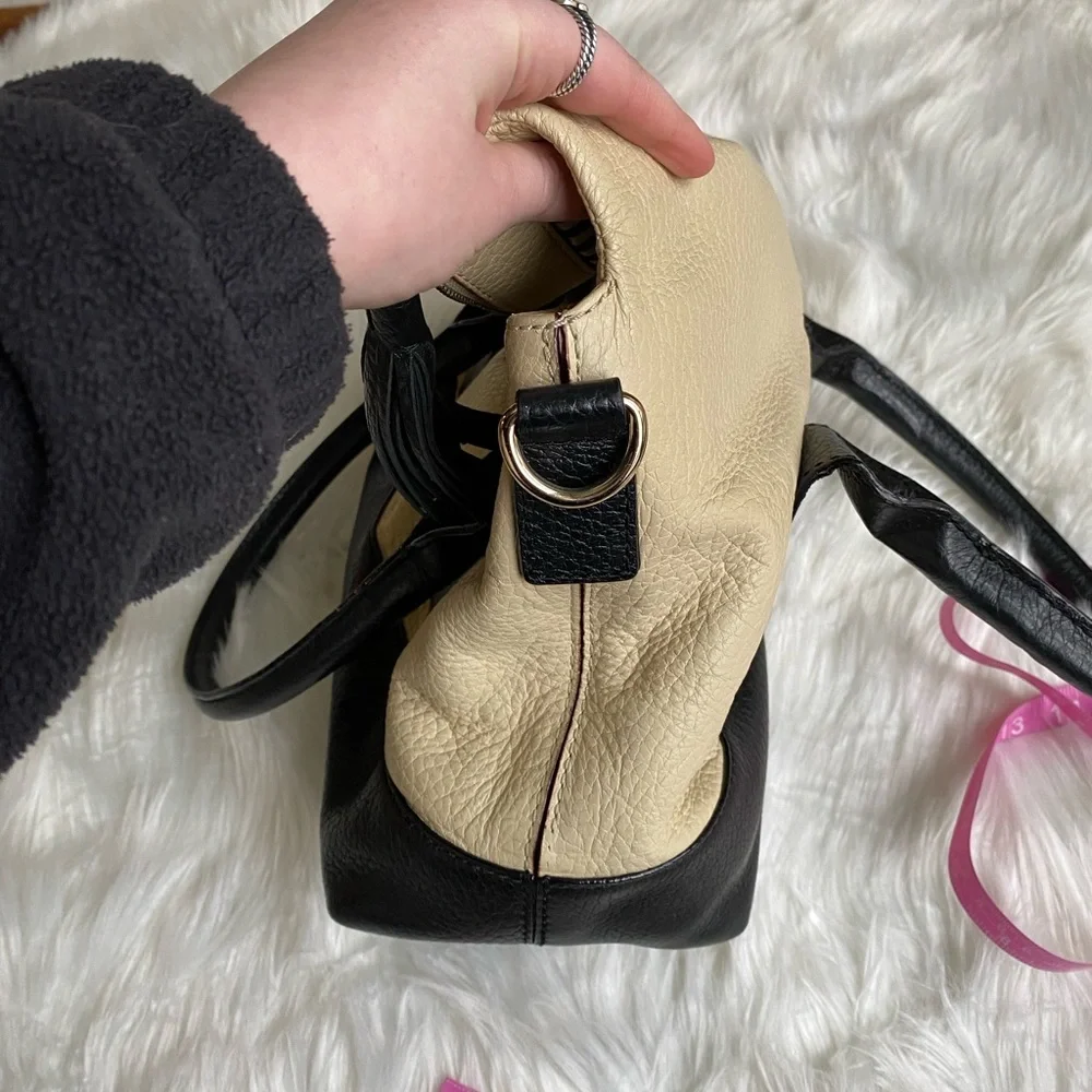 Kate Spade vintage beige / cream black 100% genuine leather shoulder purse